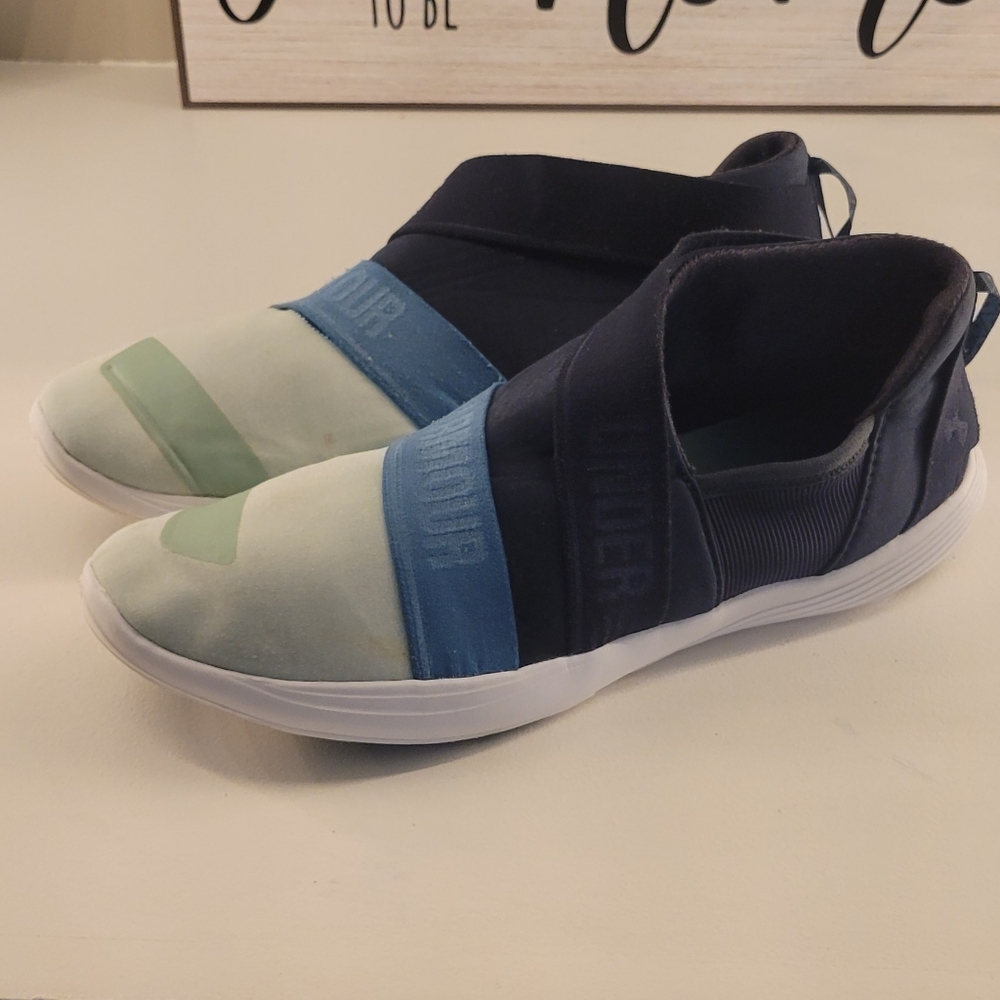 Under Armor Women's size 9 aquatic water shoes.